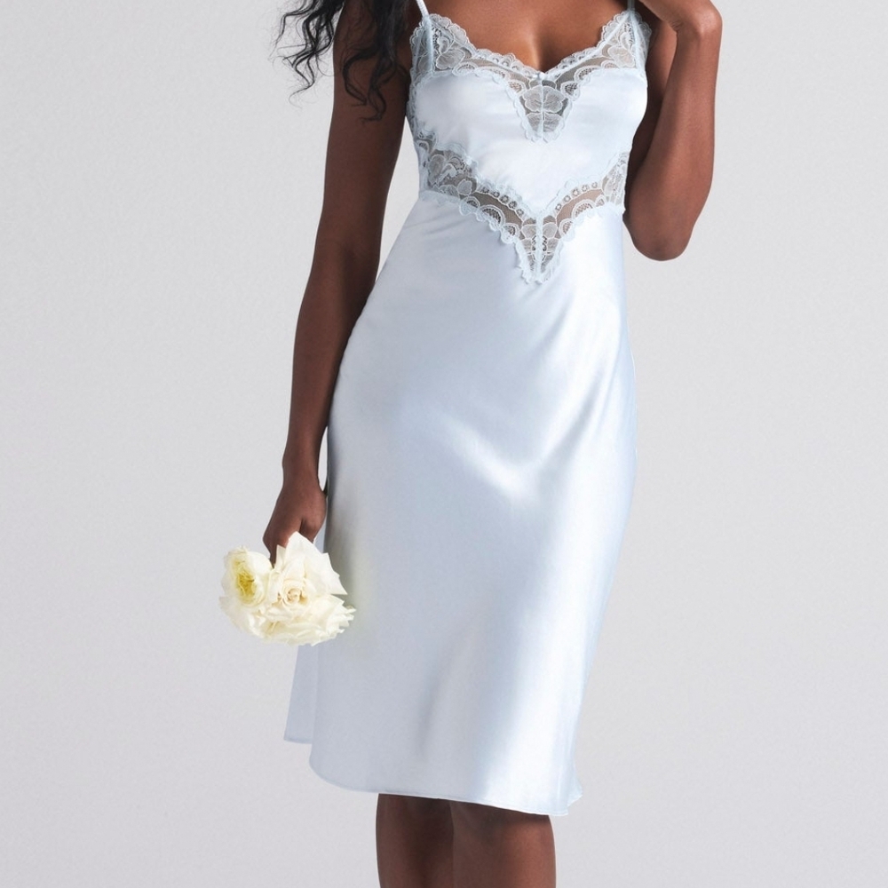 SKIMS Satin Chemise with Lace Trim - Soft Blue